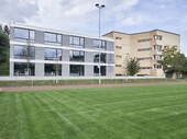 The newly designed surroundings of the school facility in Oberengstringen