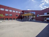 One unit: on the left you can see the gymnasium, next to it the connecting wing, on the right the renovated school building