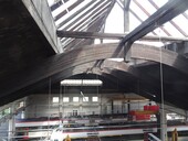 Arch truss with drawstrings