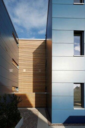 Intermediate building